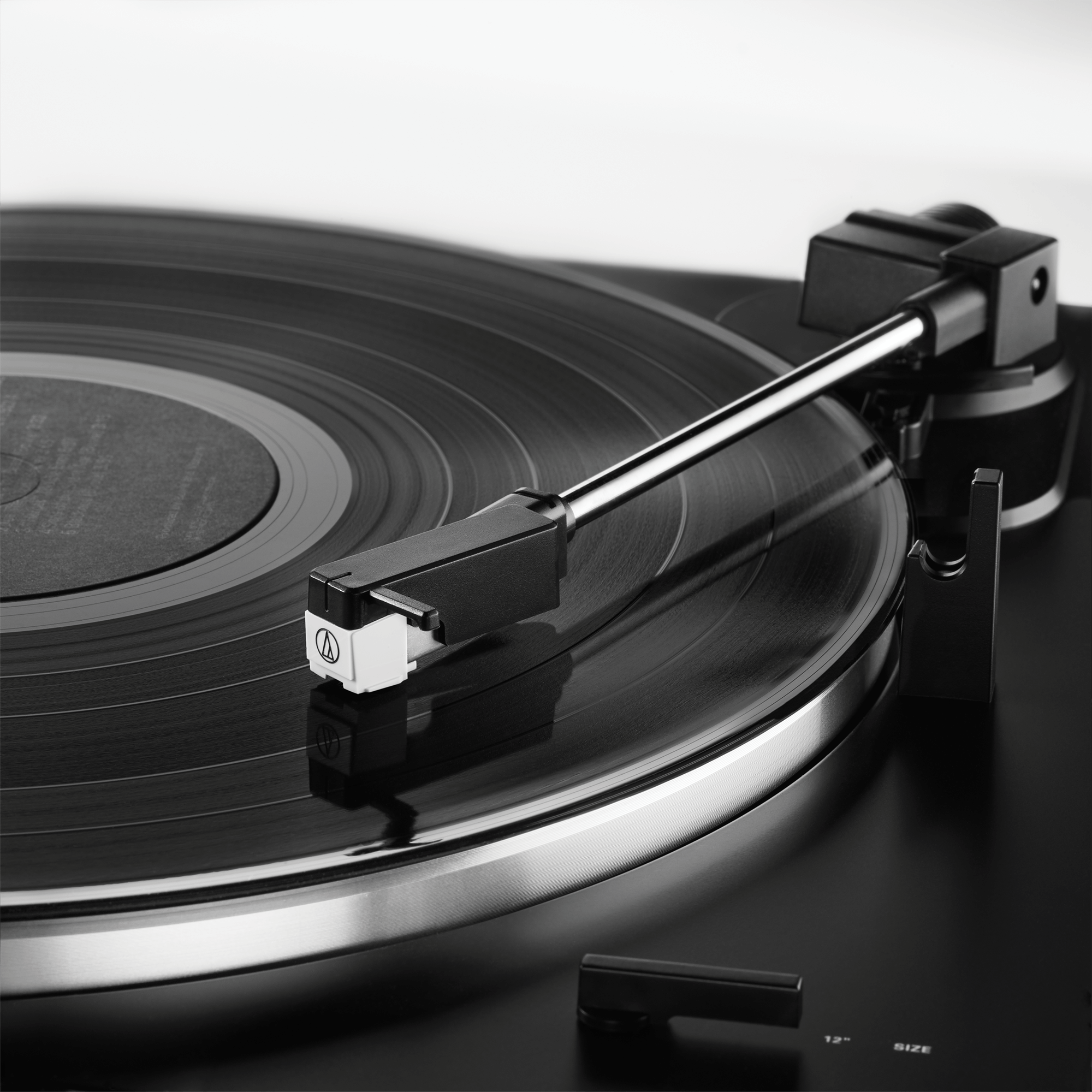 Audio-Technica AT-LP60XBT Fully Automatic Wireless Belt-Drive Turntable - Black (AT-LP60XBT-BK)